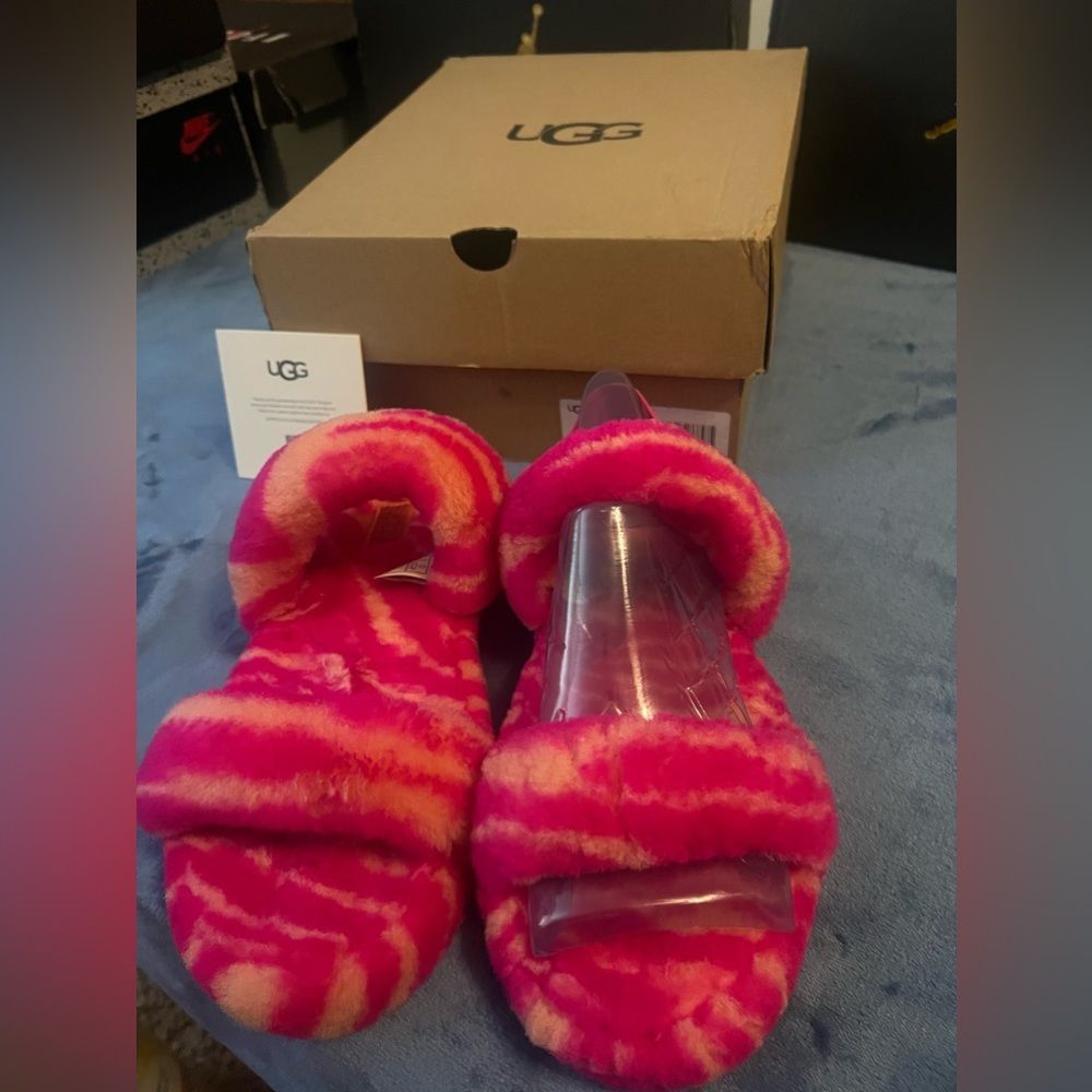 Womens Ugg slippers/sandals. Size 5